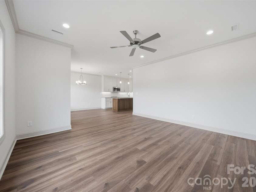 4957 Southview Drive, Hickory, NC 28602.  MLS# CAR4411205, YatesRealty ID 5000. 