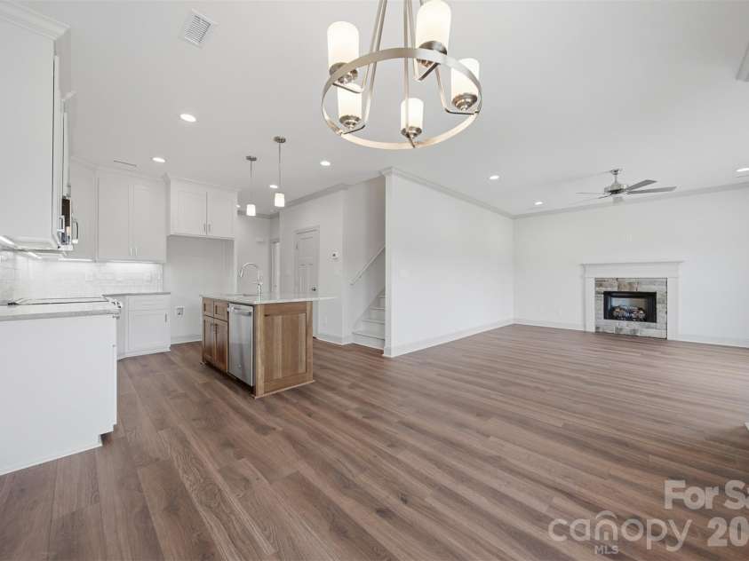 4957 Southview Drive, Hickory, NC 28602.  MLS# CAR4411205, YatesRealty ID 5000. 