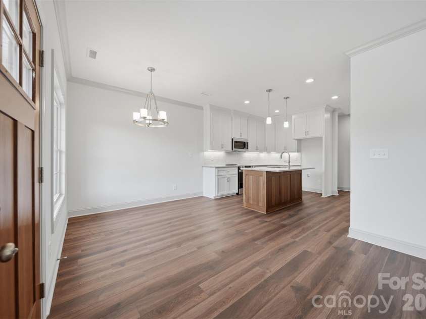 4957 Southview Drive, Hickory, NC 28602.  MLS# CAR4411205, YatesRealty ID 5000. 