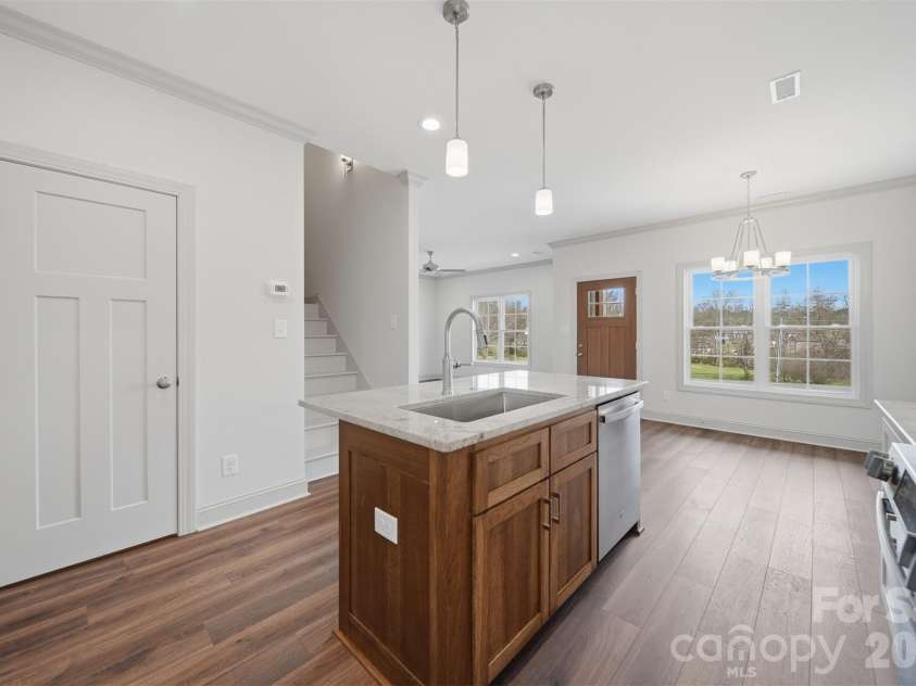 4957 Southview Drive, Hickory, NC 28602.  MLS# CAR4411205, YatesRealty ID 5000. 