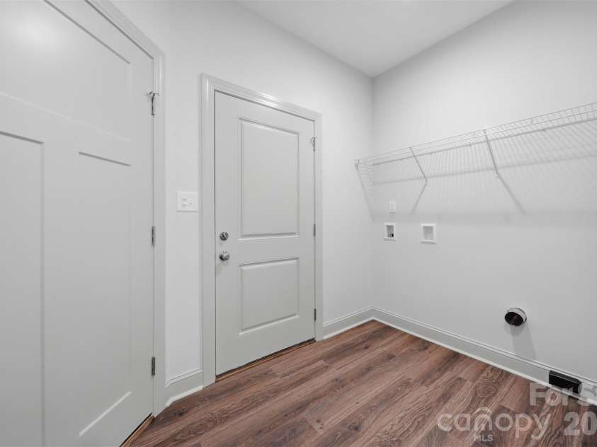 4957 Southview Drive, Hickory, NC 28602.  MLS# CAR4411205, YatesRealty ID 5000. 