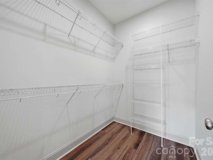 4957 Southview Drive, Hickory, NC 28602.  MLS# CAR4411205, YatesRealty ID 5000. 