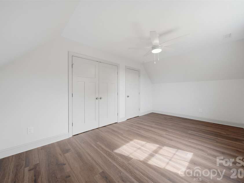 4957 Southview Drive, Hickory, NC 28602.  MLS# CAR4411205, YatesRealty ID 5000. 