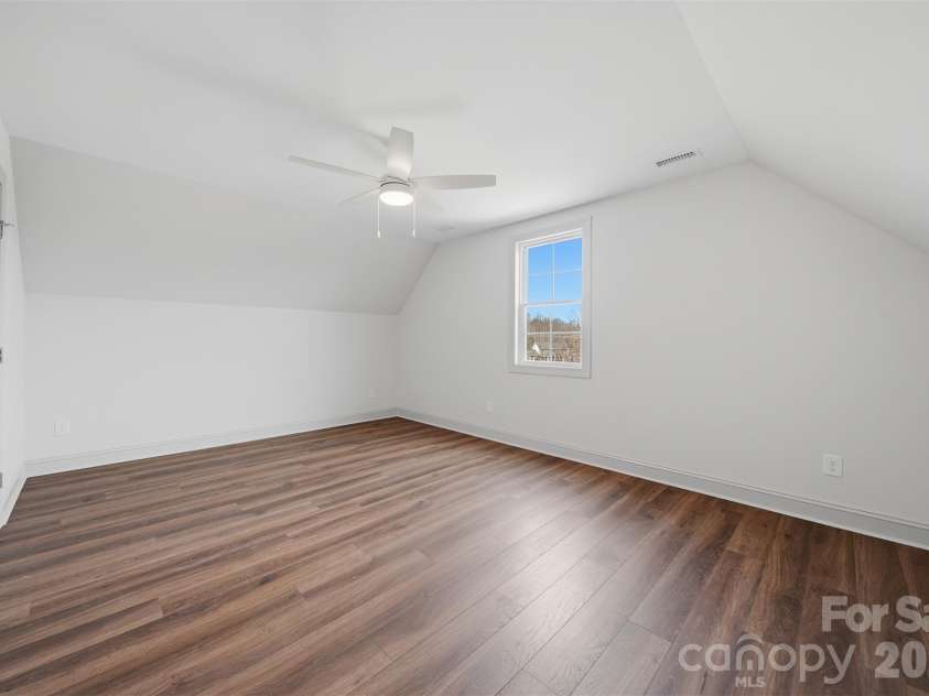 4957 Southview Drive, Hickory, NC 28602.  MLS# CAR4411205, YatesRealty ID 5000. 