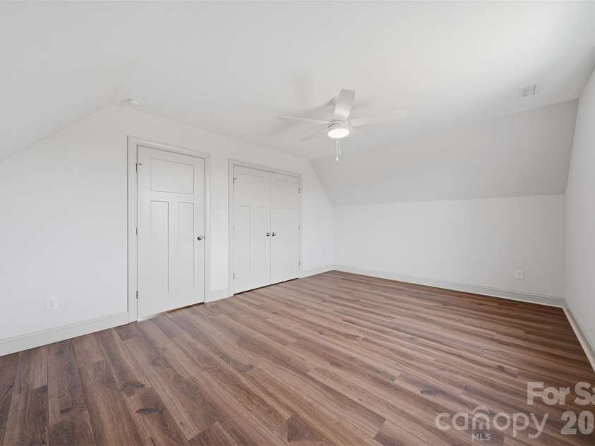 4957 Southview Drive, Hickory, NC 28602.  MLS# CAR4411205, YatesRealty ID 5000. 