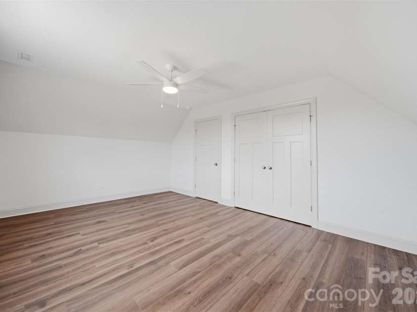 4957 Southview Drive, Hickory, NC 28602.  MLS# CAR4411205, YatesRealty ID 5000. 