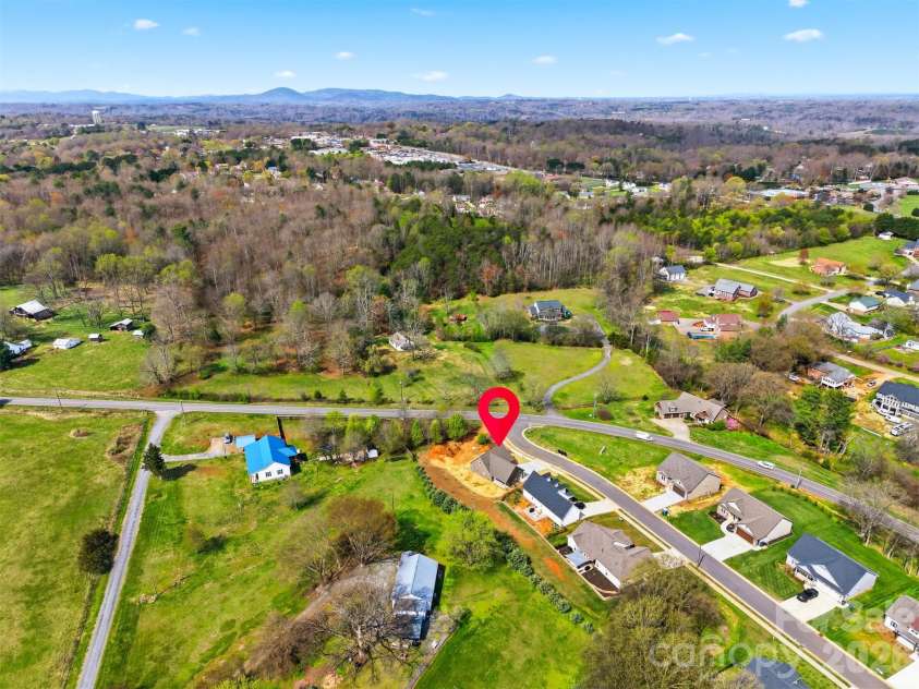 4957 Southview Drive, Hickory, NC 28602.  MLS# CAR4411205, YatesRealty ID 5000. 