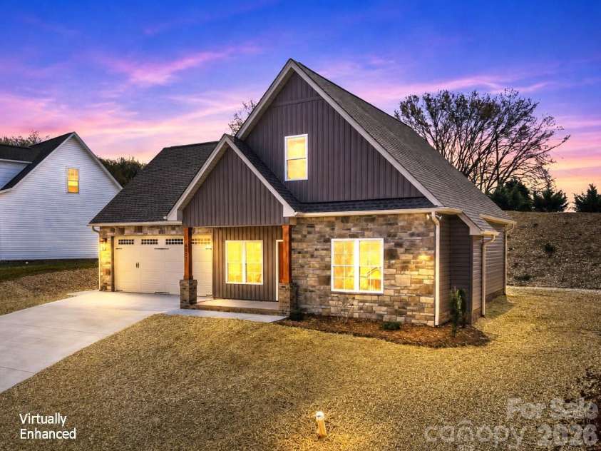 4957 Southview Drive, Hickory, NC 28602.  MLS# CAR4411205, YatesRealty ID 5000. Virtually Enhanced
