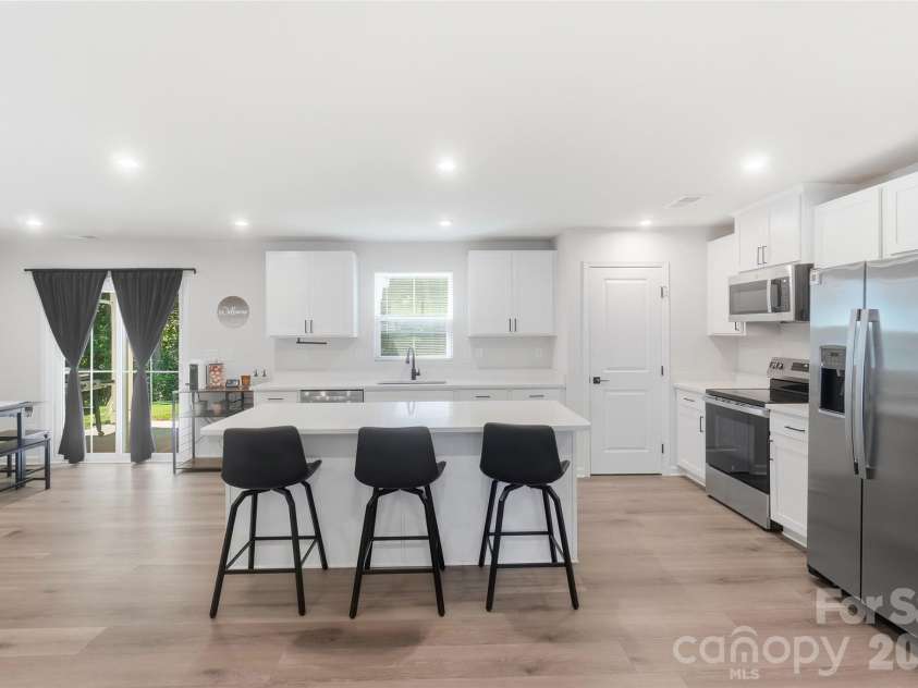 10253 Florentine Way, Charlotte, NC 28214.  MLS# CAR4422774, YatesRealty ID 50000. 