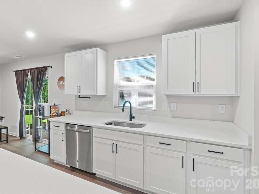 10253 Florentine Way, Charlotte, NC 28214.  MLS# CAR4422774, YatesRealty ID 50000. 