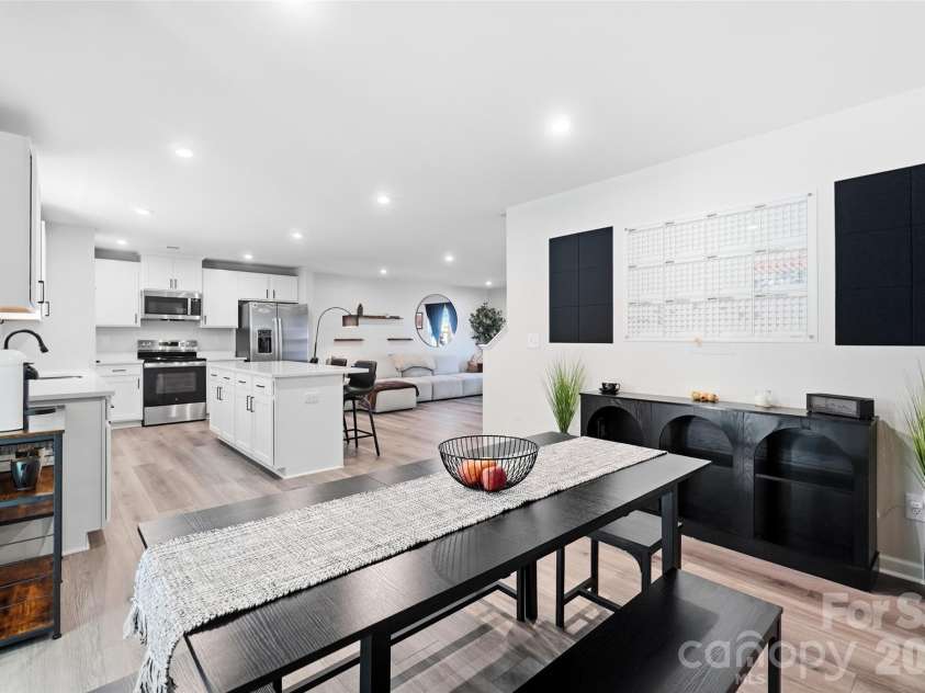 10253 Florentine Way, Charlotte, NC 28214.  MLS# CAR4422774, YatesRealty ID 50000. 