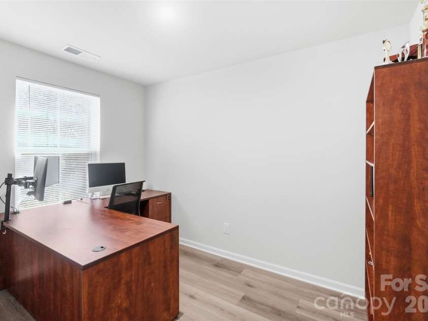 10253 Florentine Way, Charlotte, NC 28214.  MLS# CAR4422774, YatesRealty ID 50000. Office main level