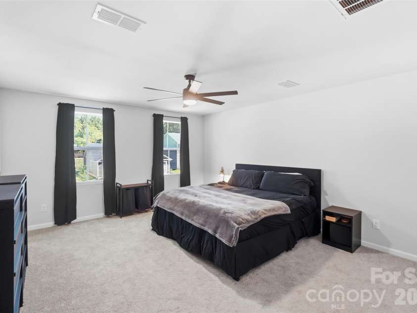 10253 Florentine Way, Charlotte, NC 28214.  MLS# CAR4422774, YatesRealty ID 50000. Primary BR
