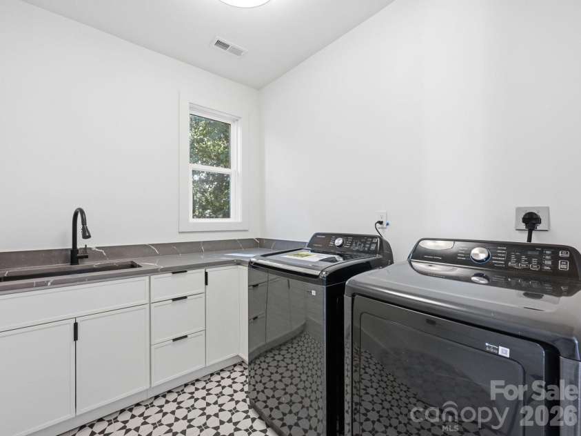 124 Clipper Lane, Mooresville, NC 28117.  MLS# CAR4408282, YatesRealty ID 50001. 
