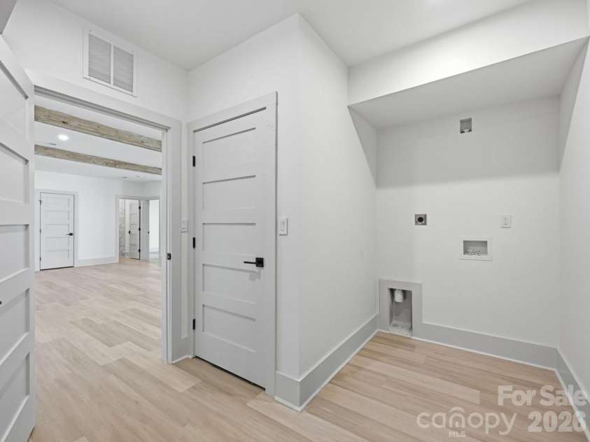 124 Clipper Lane, Mooresville, NC 28117.  MLS# CAR4408282, YatesRealty ID 50001. 