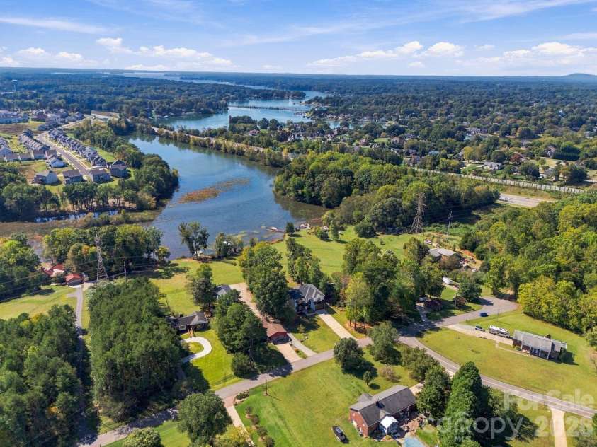 124 Clipper Lane, Mooresville, NC 28117.  MLS# CAR4408282, YatesRealty ID 50001. 