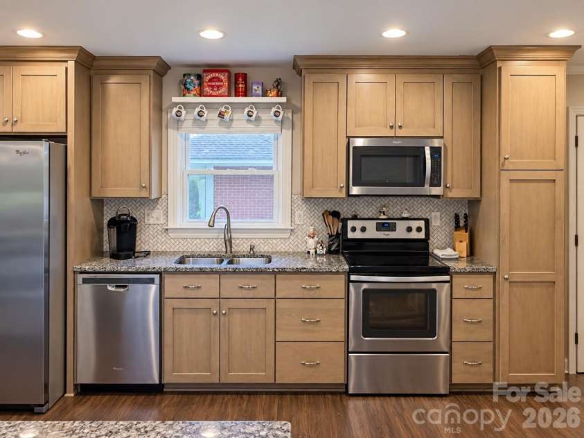 2720 Shamrock Drive, Charlotte, NC 28205.  MLS# CAR4413425, YatesRealty ID 50005. 