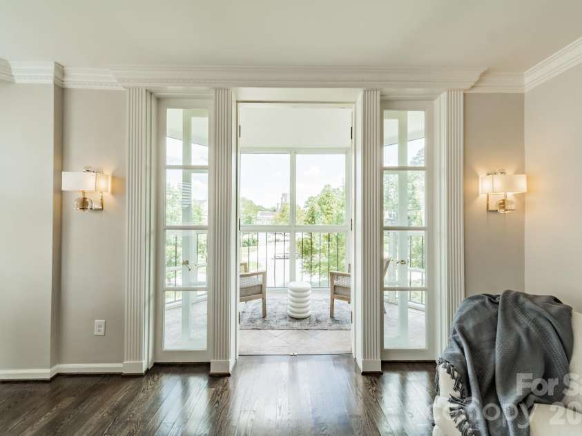1530 Queens Road, Charlotte, NC 28207.  MLS# CAR4413121, YatesRealty ID 50008. Entry to the Sunroom