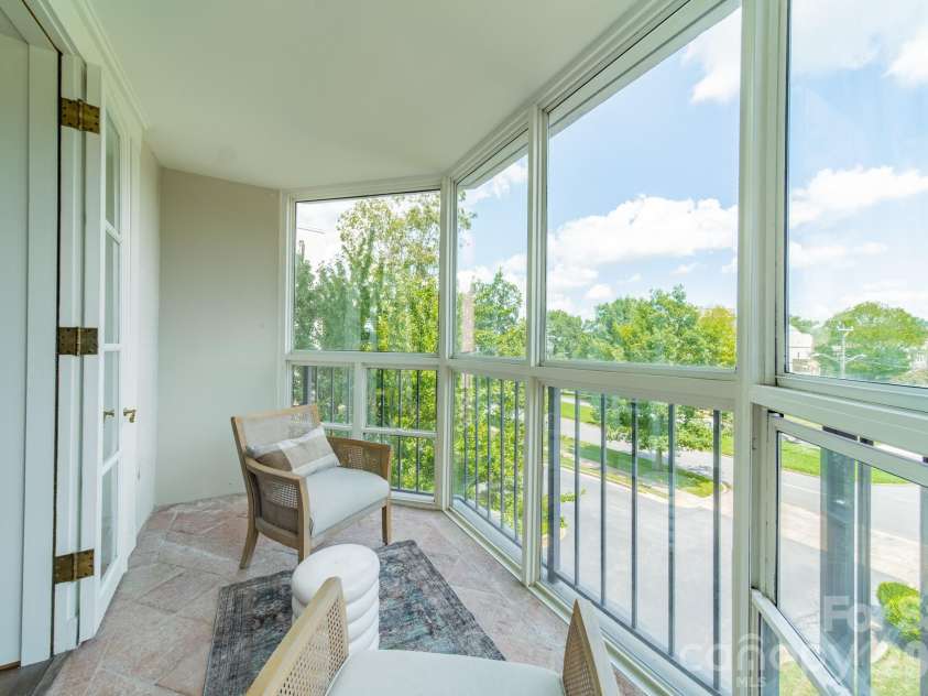 1530 Queens Road, Charlotte, NC 28207.  MLS# CAR4413121, YatesRealty ID 50008. Glassed in Sunroom