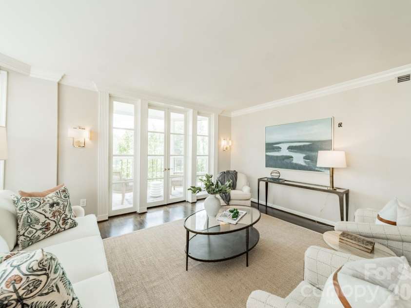 1530 Queens Road, Charlotte, NC 28207.  MLS# CAR4413121, YatesRealty ID 50008. Living Room
