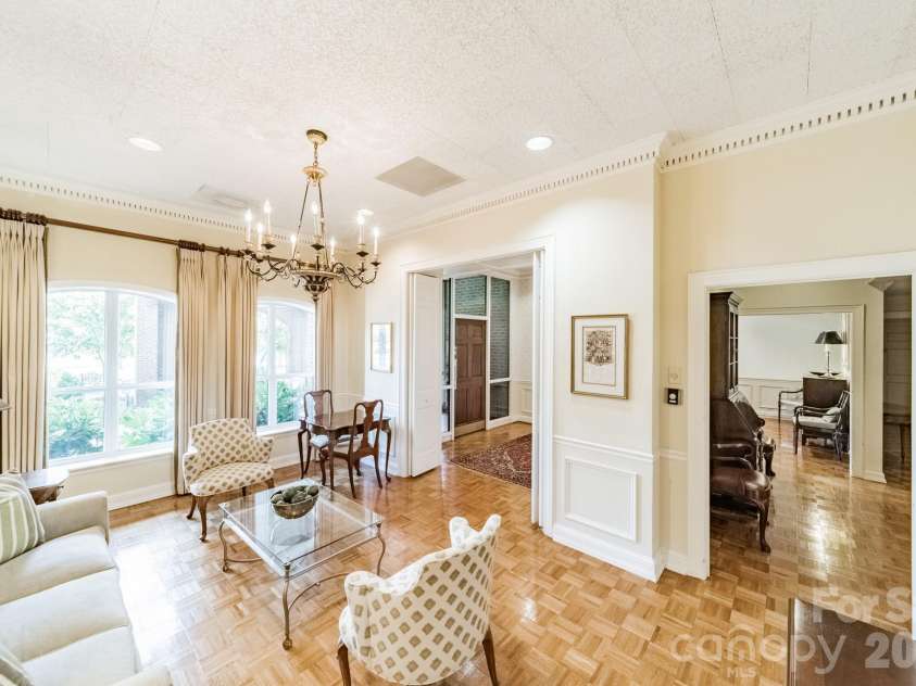 1530 Queens Road, Charlotte, NC 28207.  MLS# CAR4413121, YatesRealty ID 50008. Lobby