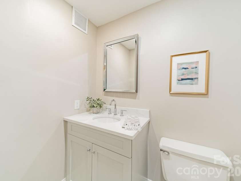 1530 Queens Road, Charlotte, NC 28207.  MLS# CAR4413121, YatesRealty ID 50008. Powder Room