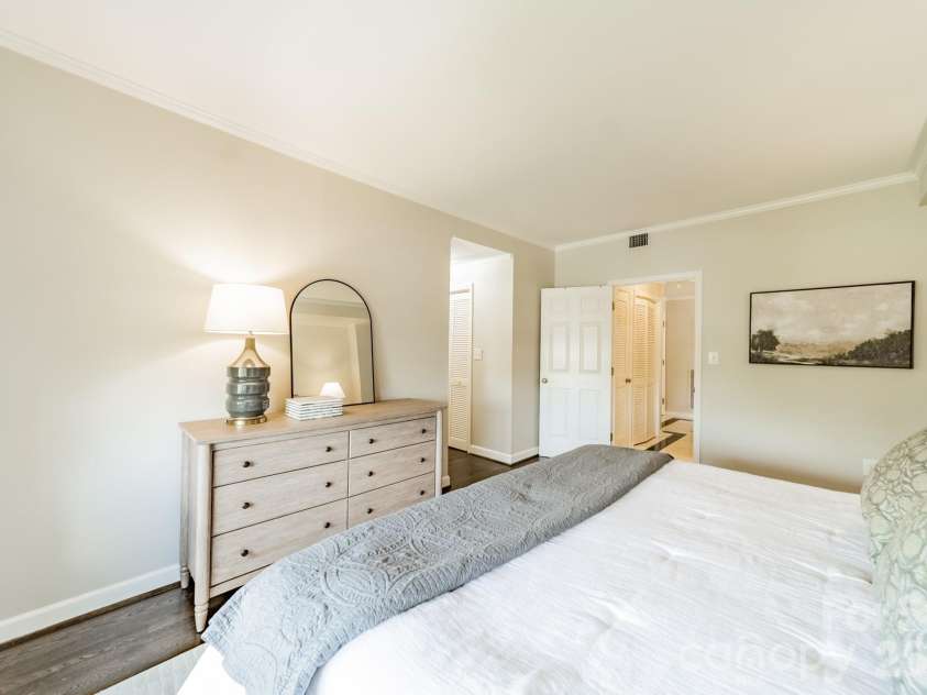 1530 Queens Road, Charlotte, NC 28207.  MLS# CAR4413121, YatesRealty ID 50008. Primary Suite