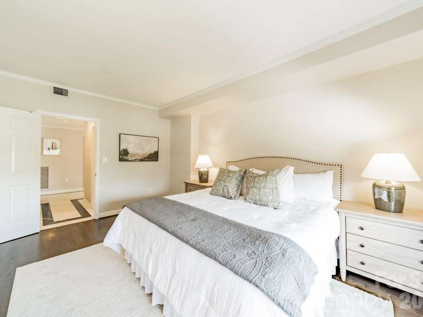 1530 Queens Road, Charlotte, NC 28207.  MLS# CAR4413121, YatesRealty ID 50008. Primary Suite