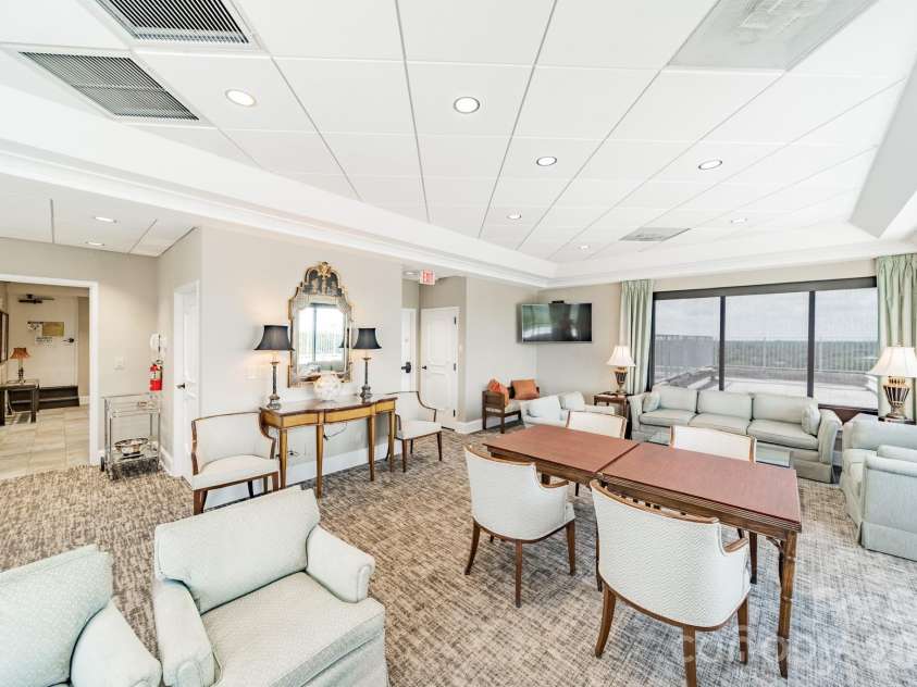 1530 Queens Road, Charlotte, NC 28207.  MLS# CAR4413121, YatesRealty ID 50008. The Starlight Room