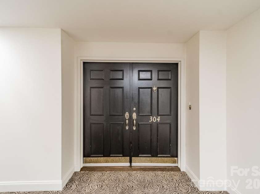 1530 Queens Road, Charlotte, NC 28207.  MLS# CAR4413121, YatesRealty ID 50008. Unit 304