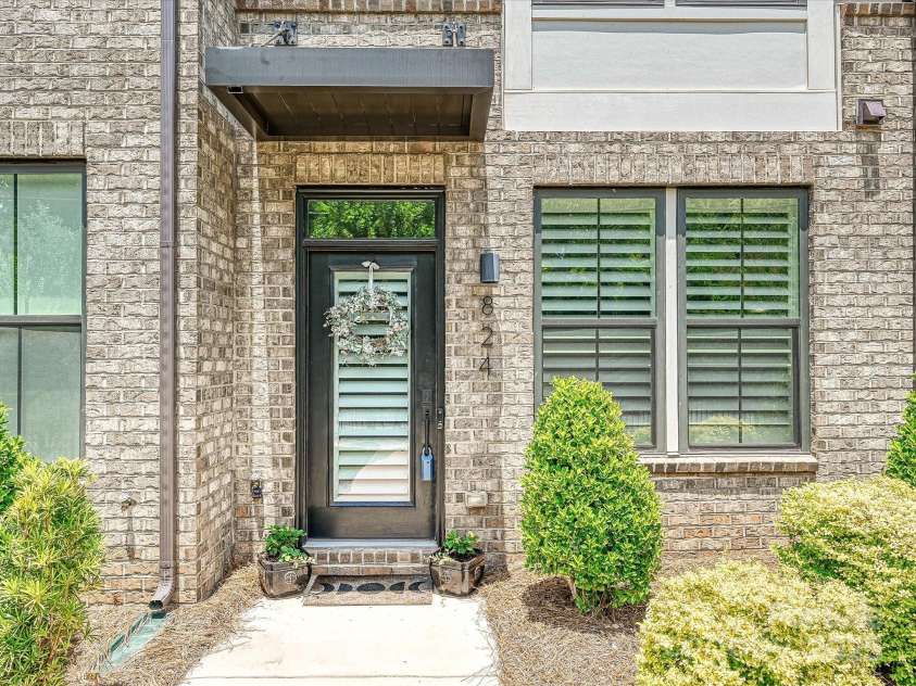 824 Broad River Lane, Charlotte, NC 28211.  MLS# CAR4278902, YatesRealty ID 5001. 