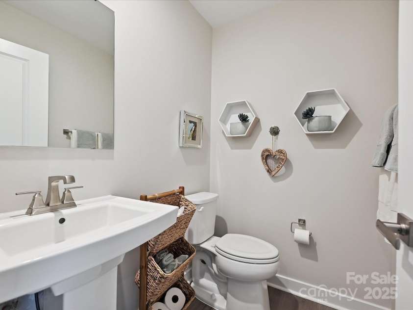 824 Broad River Lane, Charlotte, NC 28211.  MLS# CAR4278902, YatesRealty ID 5001. 