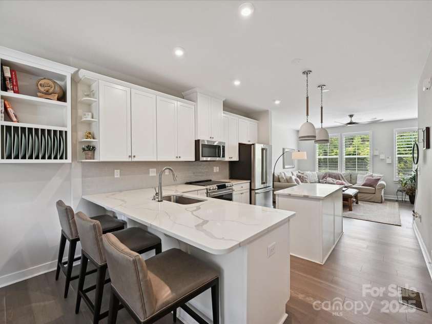 824 Broad River Lane, Charlotte, NC 28211.  MLS# CAR4278902, YatesRealty ID 5001. 