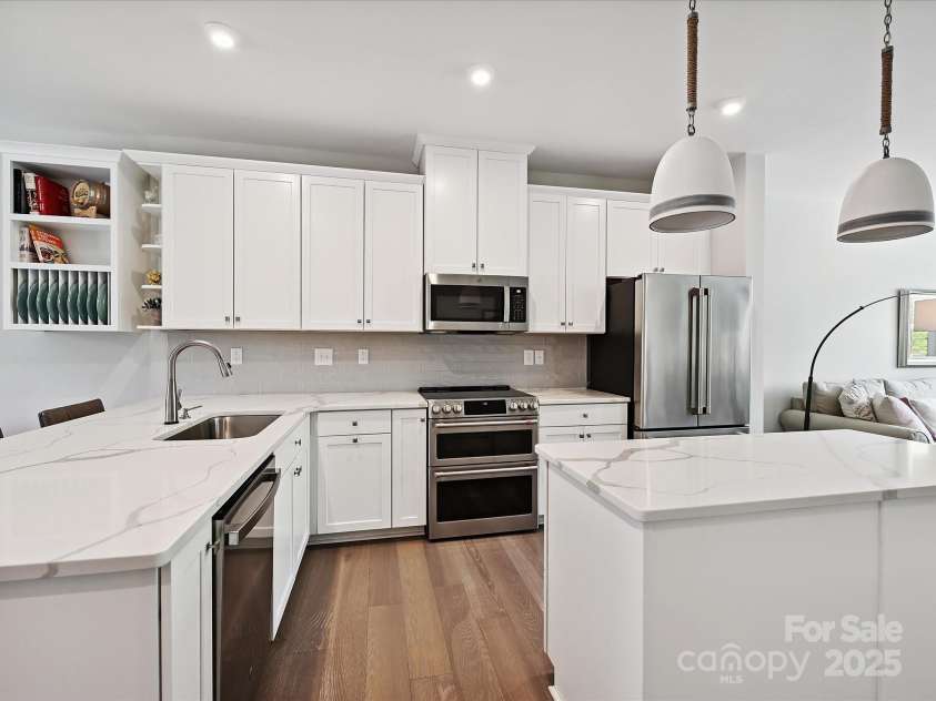 824 Broad River Lane, Charlotte, NC 28211.  MLS# CAR4278902, YatesRealty ID 5001. 