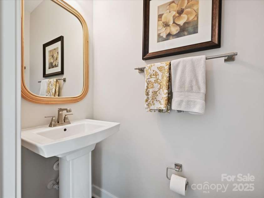 824 Broad River Lane, Charlotte, NC 28211.  MLS# CAR4278902, YatesRealty ID 5001. 