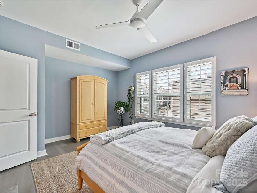 824 Broad River Lane, Charlotte, NC 28211.  MLS# CAR4278902, YatesRealty ID 5001. 