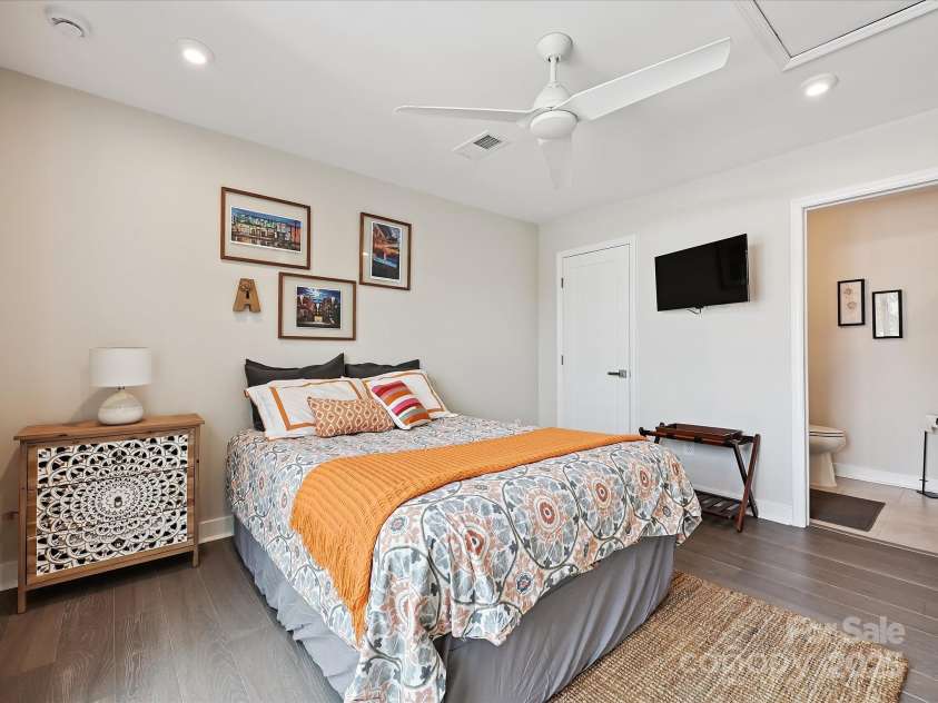 824 Broad River Lane, Charlotte, NC 28211.  MLS# CAR4278902, YatesRealty ID 5001. 