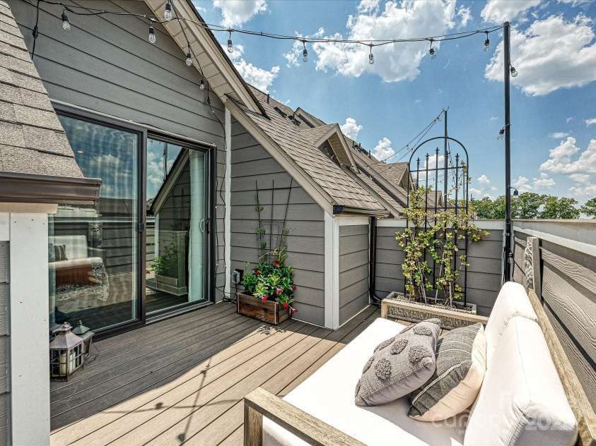 824 Broad River Lane, Charlotte, NC 28211.  MLS# CAR4278902, YatesRealty ID 5001. 