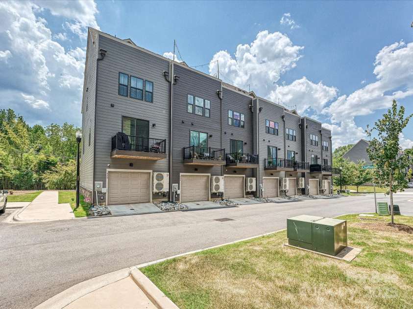 824 Broad River Lane, Charlotte, NC 28211.  MLS# CAR4278902, YatesRealty ID 5001. 