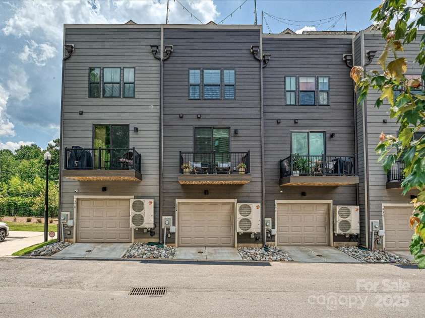 824 Broad River Lane, Charlotte, NC 28211.  MLS# CAR4278902, YatesRealty ID 5001. 