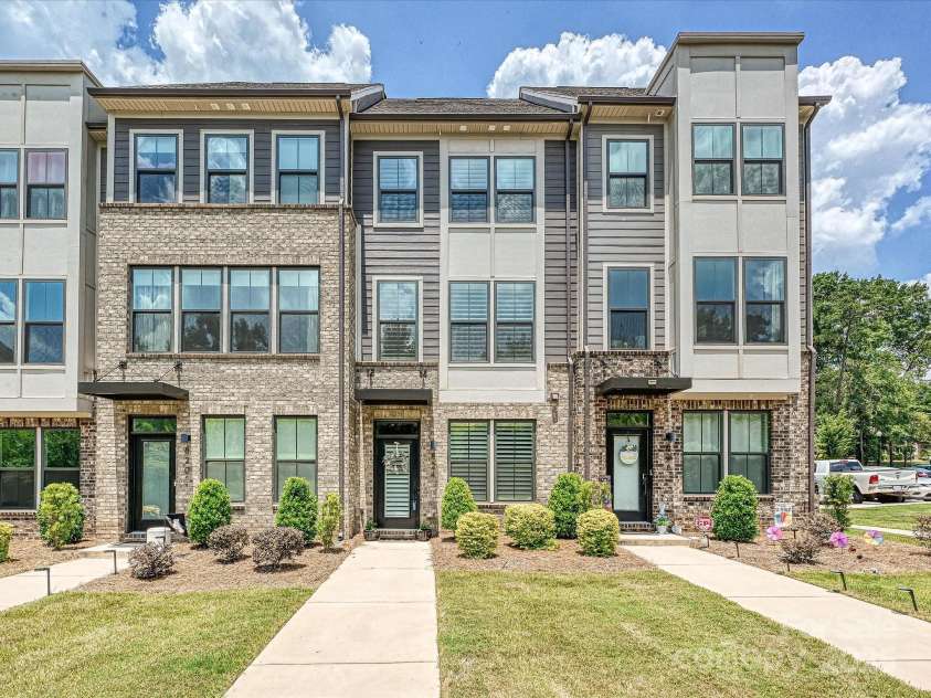 824 Broad River Lane, Charlotte, NC 28211.  MLS# CAR4278902, YatesRealty ID 5001. 