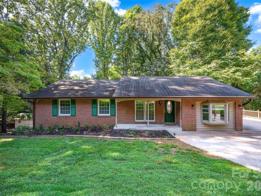 247 Spring Shore Road, Statesville, NC 28677.  MLS# CAR4423514, YatesRealty ID 50013. 
