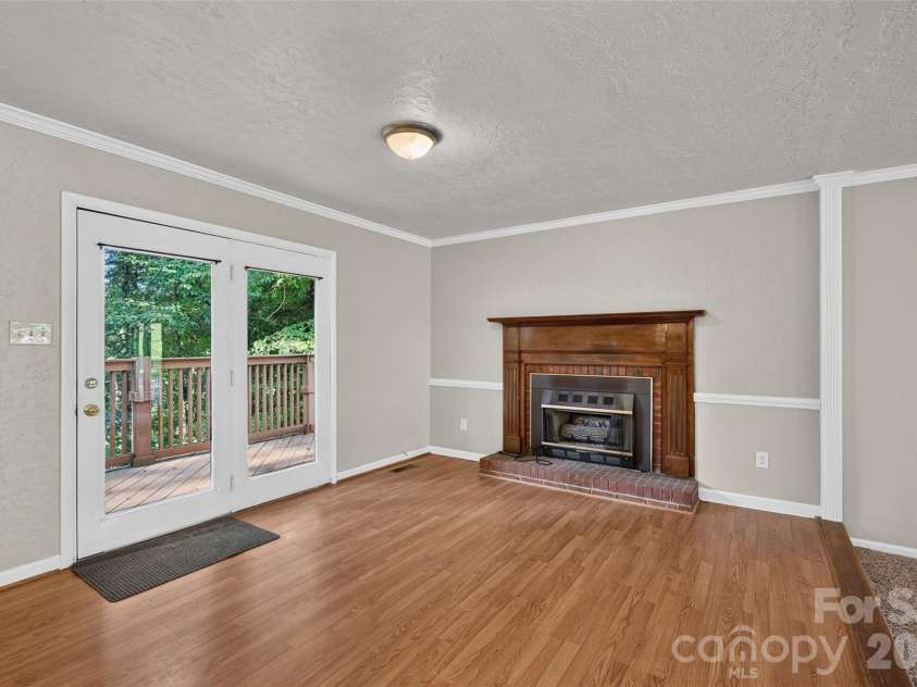 247 Spring Shore Road, Statesville, NC 28677.  MLS# CAR4423514, YatesRealty ID 50013. 