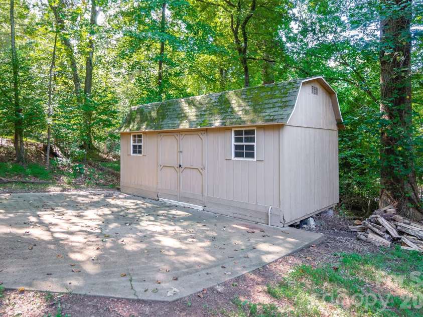 247 Spring Shore Road, Statesville, NC 28677.  MLS# CAR4423514, YatesRealty ID 50013. 