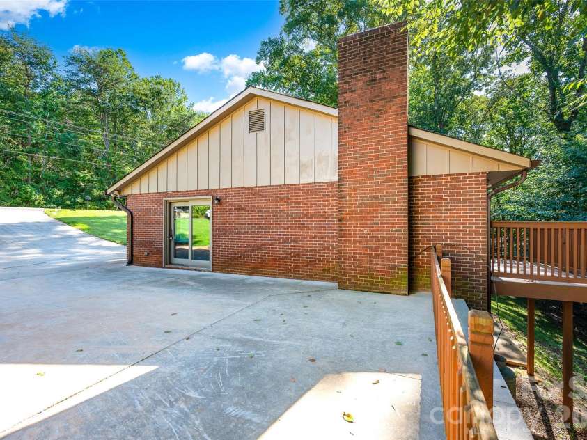247 Spring Shore Road, Statesville, NC 28677.  MLS# CAR4423514, YatesRealty ID 50013. 