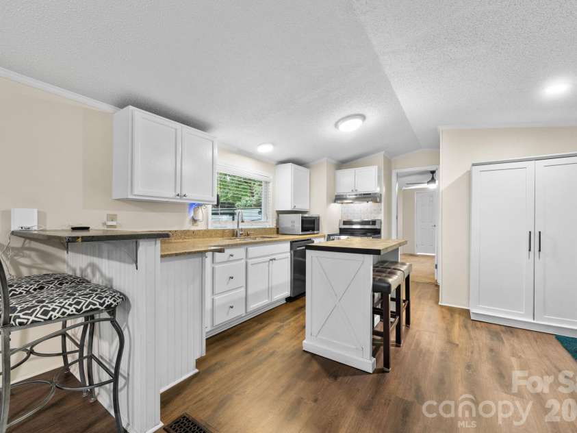 4838 Lakota Way Road, Maiden, NC 28650.  MLS# CAR4423259, YatesRealty ID 50014. 