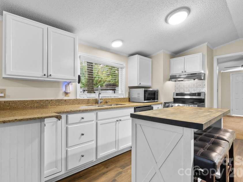 4838 Lakota Way Road, Maiden, NC 28650.  MLS# CAR4423259, YatesRealty ID 50014. 