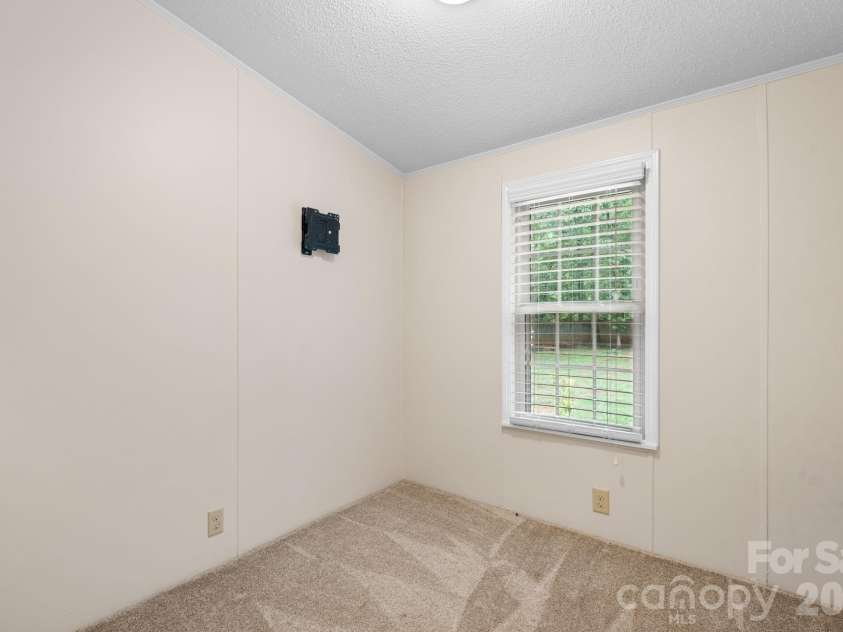 4838 Lakota Way Road, Maiden, NC 28650.  MLS# CAR4423259, YatesRealty ID 50014. 