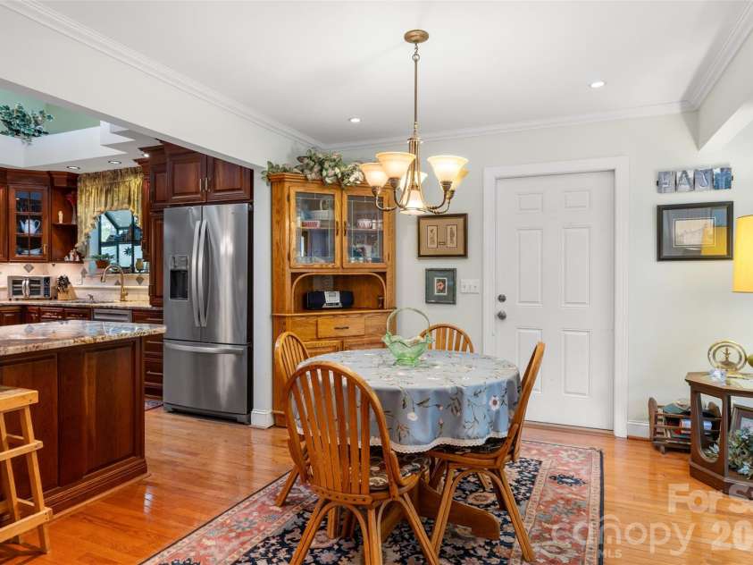 55 Heritage Drive, Lake Wylie, SC 29710.  MLS# CAR4423377, YatesRealty ID 50015. Breakfast space