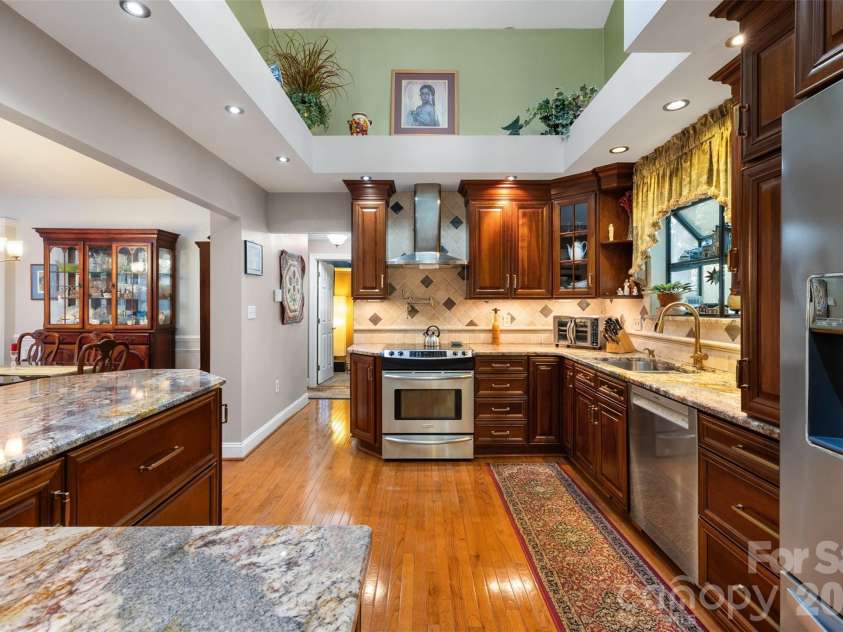 55 Heritage Drive, Lake Wylie, SC 29710.  MLS# CAR4423377, YatesRealty ID 50015. Open concept kitchen